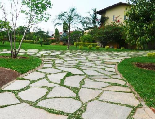 "Lajão" - White Irregular "São Tomé" Stone