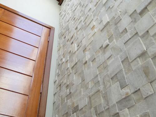 White 3D variet mosaic "São Tomé" stone