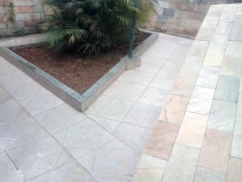Smooth "Ouro Preto" stone