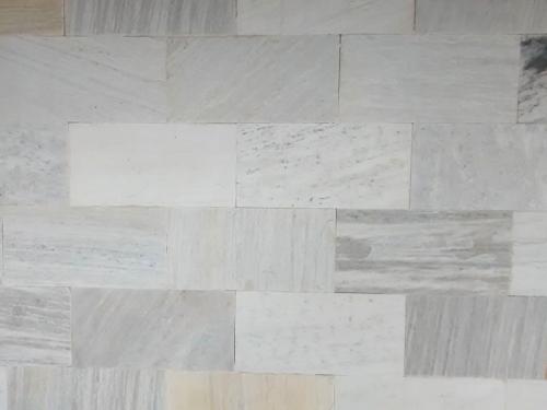 Sawn cutting - White "São Tomé" quartzite stone