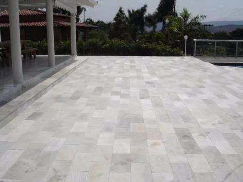 White "São Tomé" quartzite stone